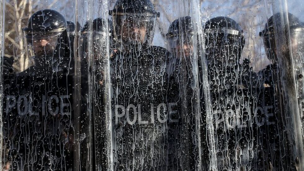 Трима полицаи са ранени при протест в Прищина