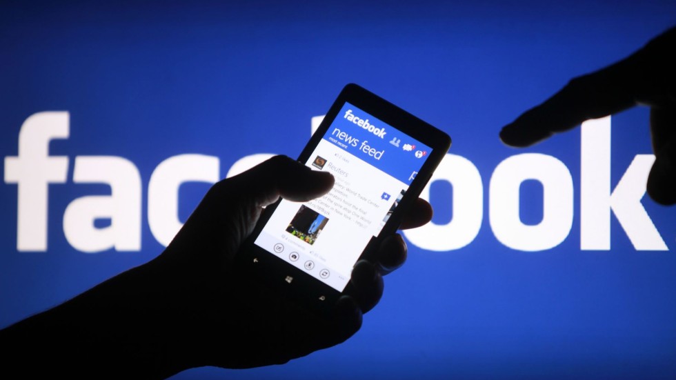 "Фейсбук" ще следи за фалшиви новини в България
