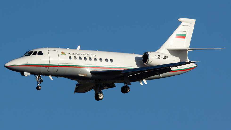 Екип на Авиоотряд 28 ще направи тестове на правителствения „Фалкон”