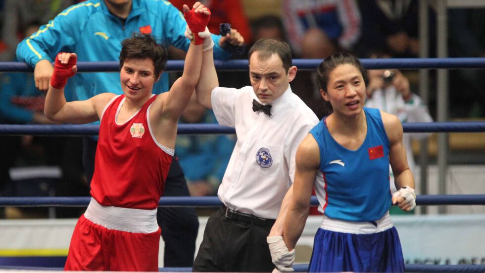 Стойка Петрова е на финал на световното по бокс