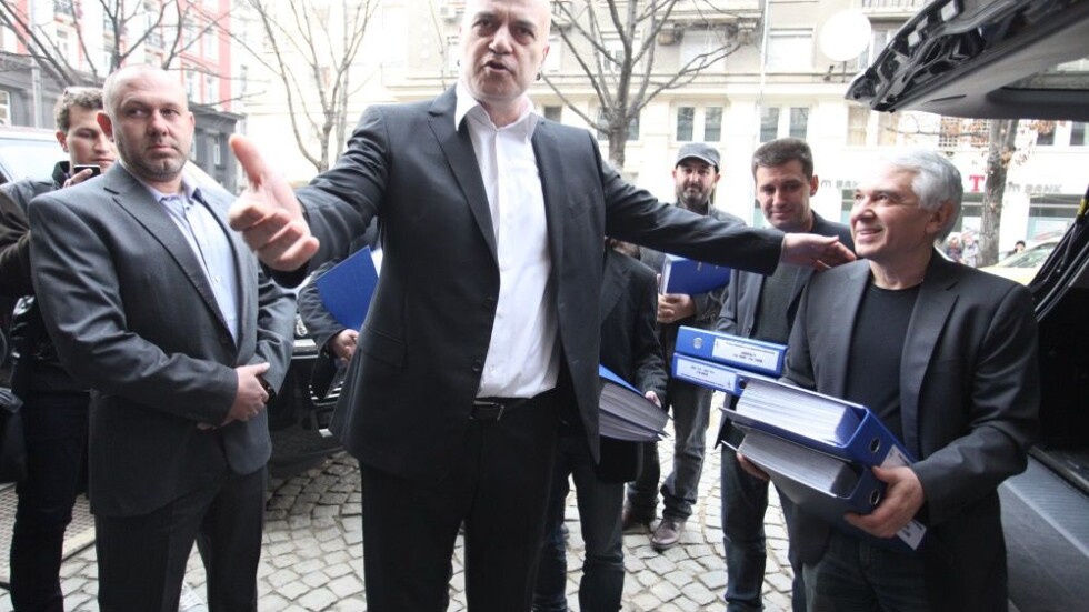673 481 подписа за референдума на "Шоуто на Слави" влязоха в парламента