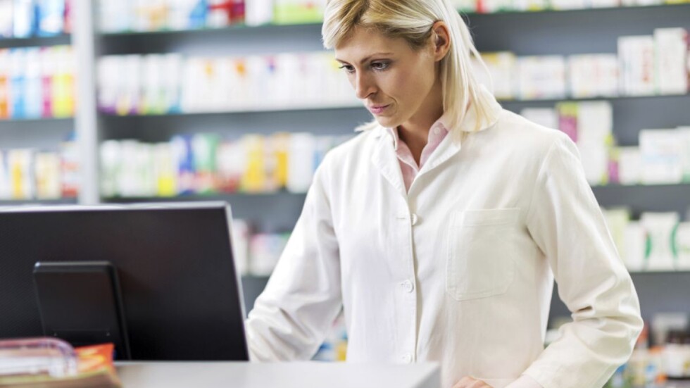 Хаосът с е-рецептите: Ще могат ли спешните медици да изписват лекарства на хартия?