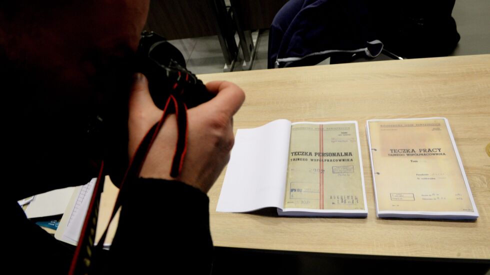 Лех Валенса за досието си: Отдалеч вони на фалшификат