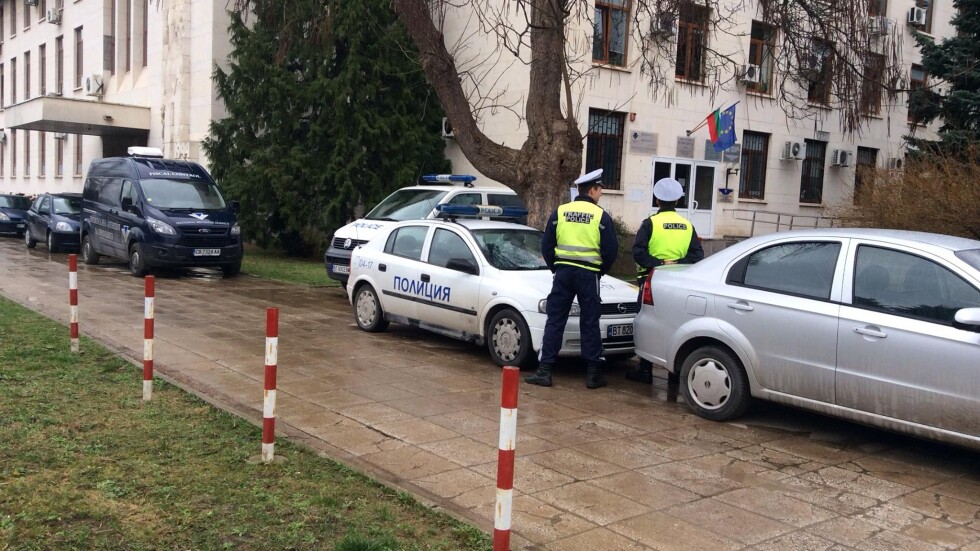 ДАНС арестува 9 данъчни във Велико Търново
