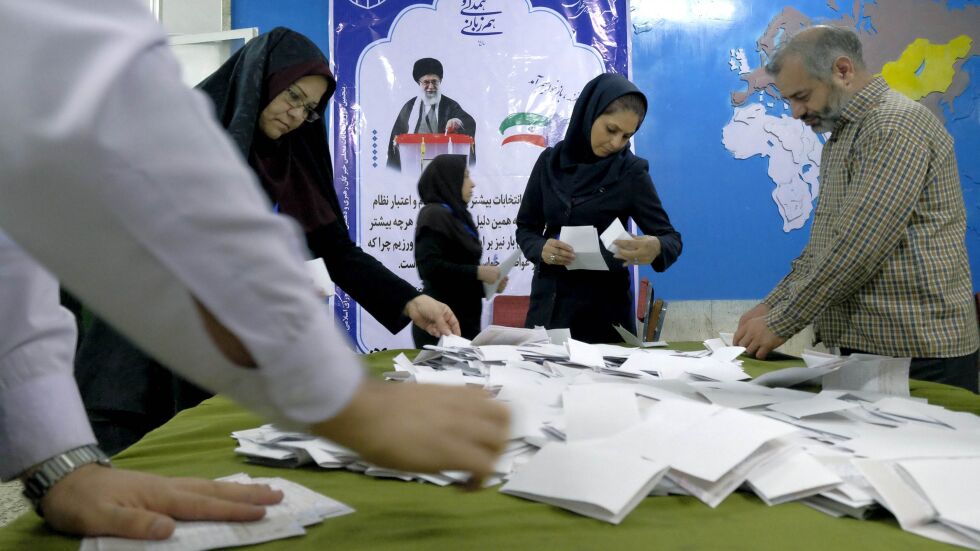 Реформаторите водят на парламентарните избори в Иран