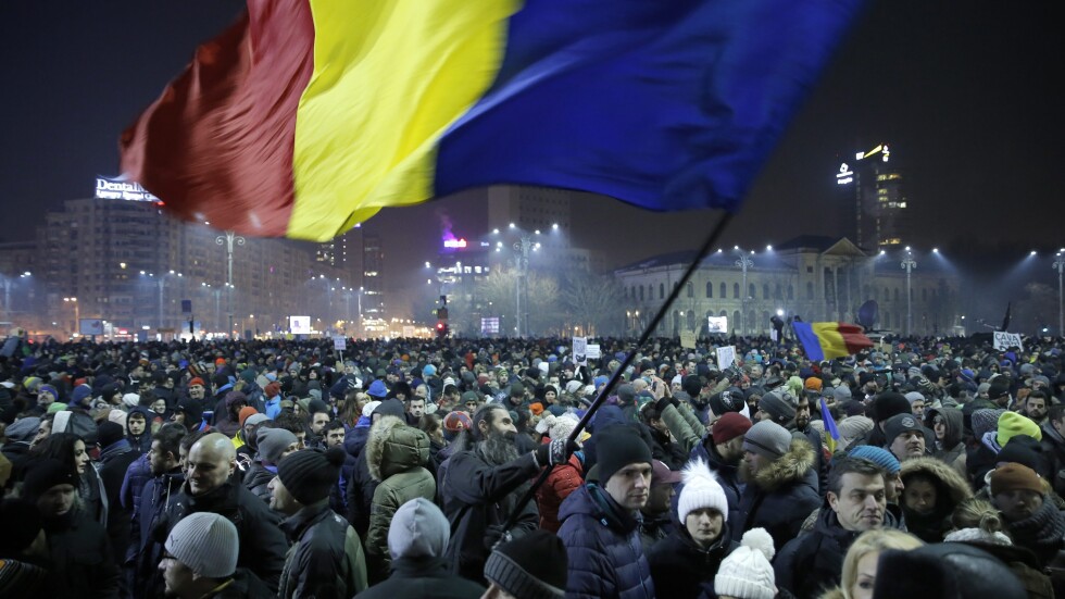 Стотици хиляди румънци протестират и тази вечер в Букурещ 
