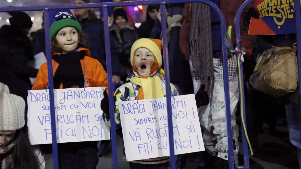 Румъния се готви за нови протести след спокойна нощ