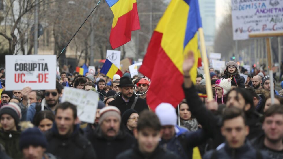 Румънските власти отстъпиха пред протестите, но хората искат оставка