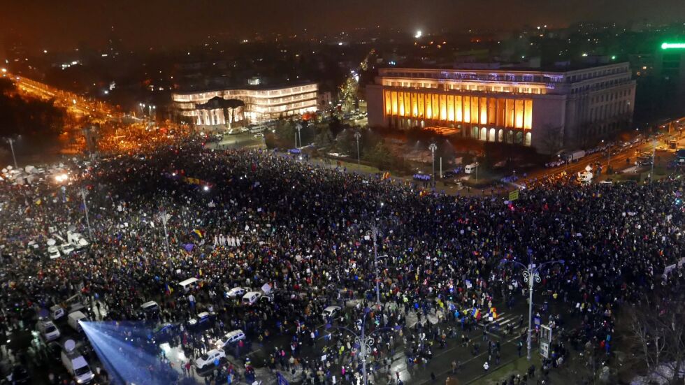 Огромен протест в Букурещ: Над 200 хил. души поискаха оставката на кабинета