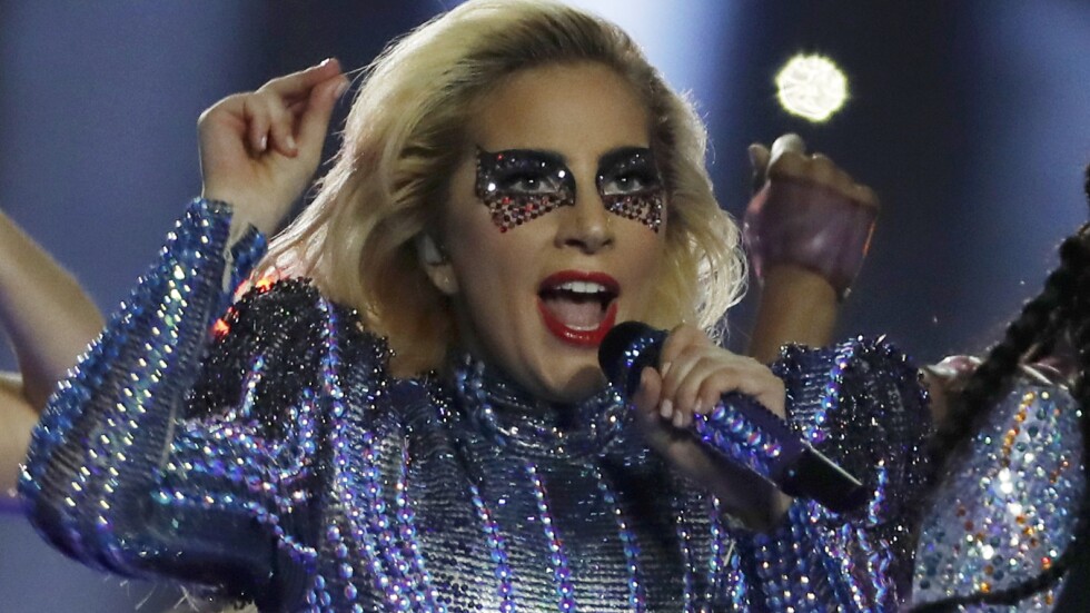 Лейди Гага със зрелищно представление на Супербоул (ГАЛЕРИЯ и ВИДЕО)