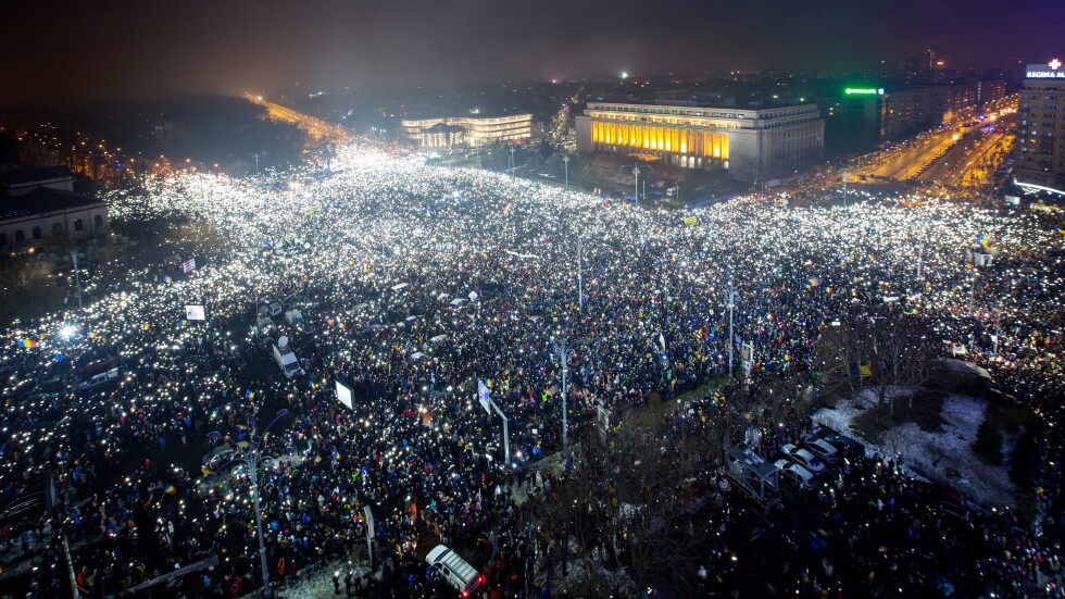 Лидерът на социалдемократите в Румъния смята многобройните протести за платени