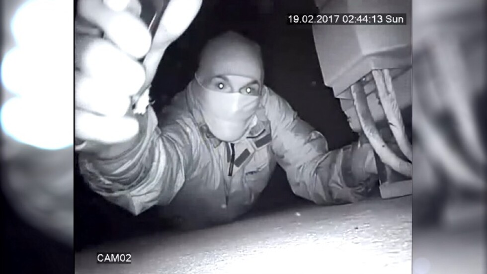 Смел крадец открадна… охранителни камери