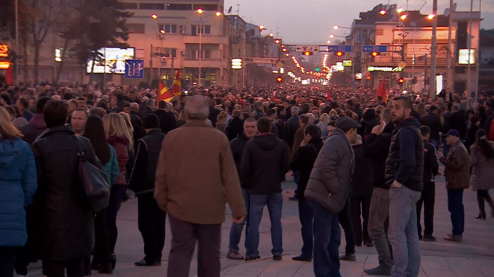 Многохиляден протест в Скопие заради опитите да се сформира правителство