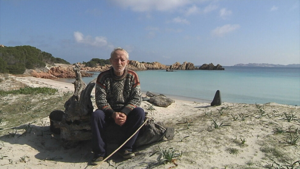 Съвременният Робинзон: Италианец избира да живее на самотен остров