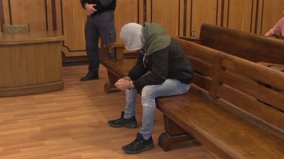 Една година затвор за побойника на непълнолетни в Русе