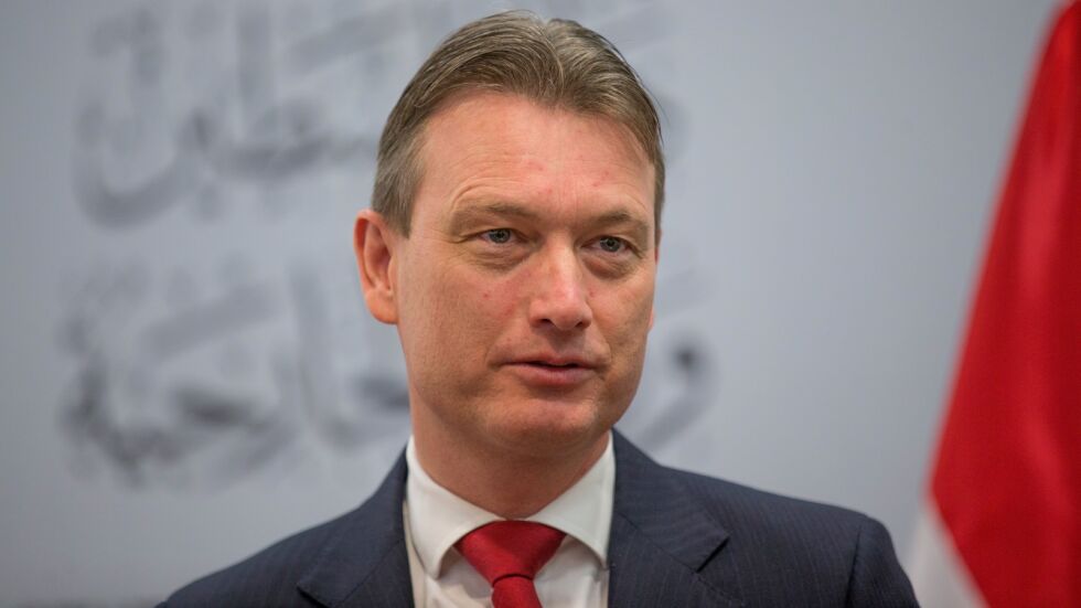 Външният министър на Холандия подаде оставка заради лъжа