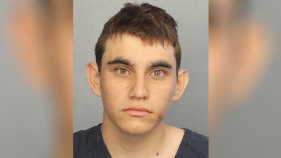 ФБР знаели, че стрелецът от Флорида иска да е „професионален училищен убиец”