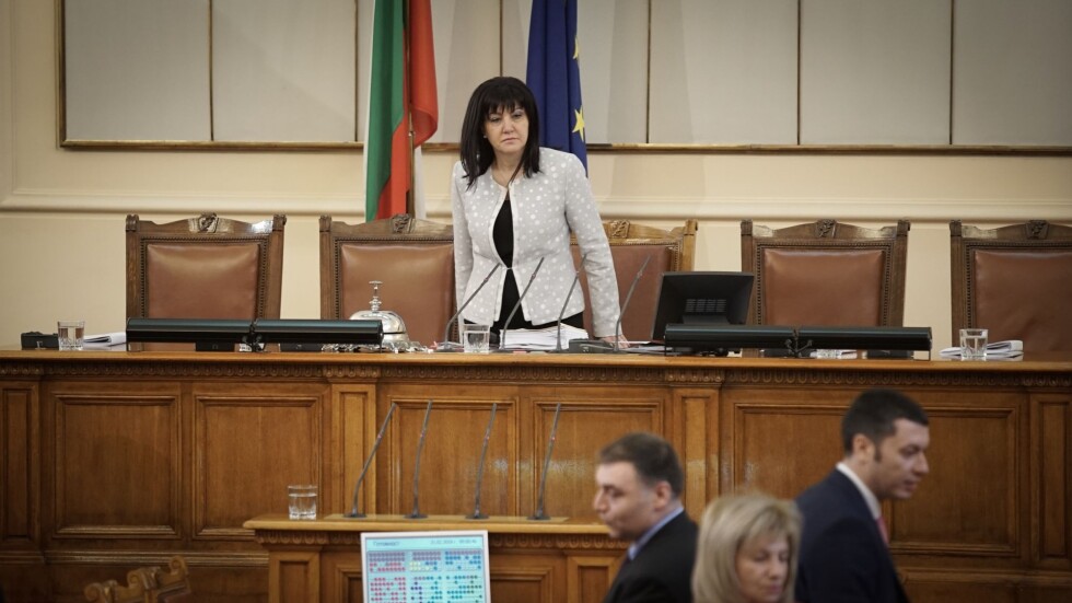 Караянчева към Нинова: Депутати от левицата са взели пари за пътни и командировъчни тази седмица