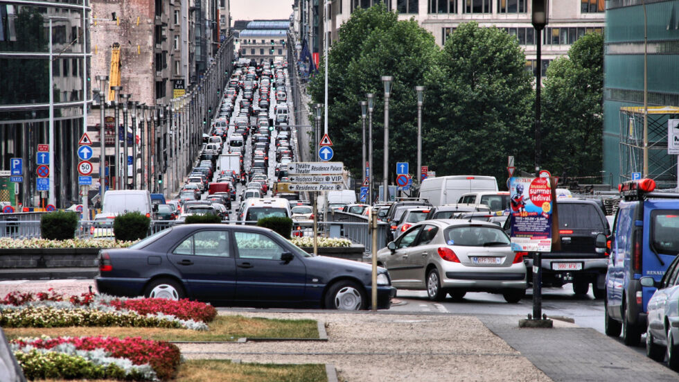 Брюксел въвежда безплатен градски транспорт и забрана за движение при мръсен въздух