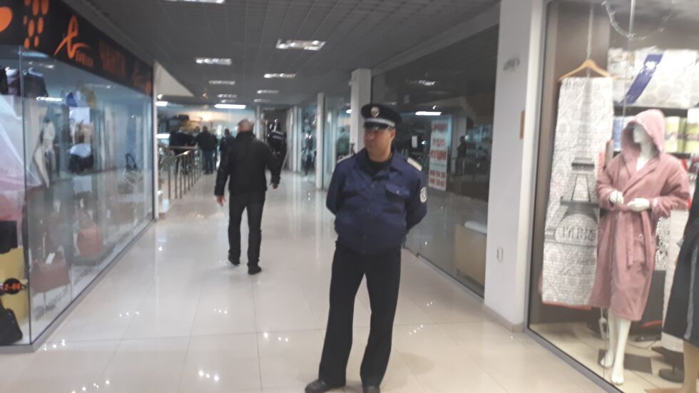 Боа избяга от зоомагазин в търговски център в Пловдив 