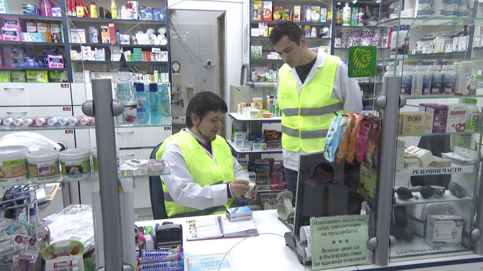 Жълти жилетки в аптеките: Фармацевти протестират срещу нова наредба (ОБЗОР)