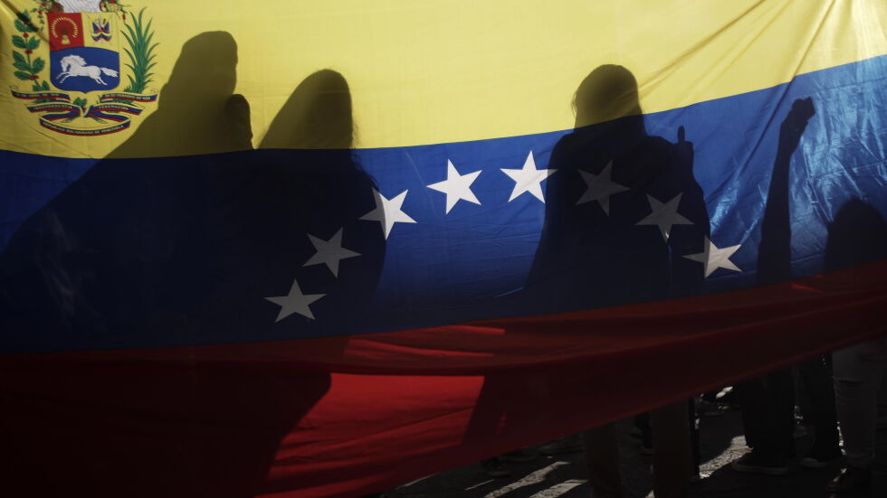 Разнобой между управляващи и президент по темата „Венецуела”