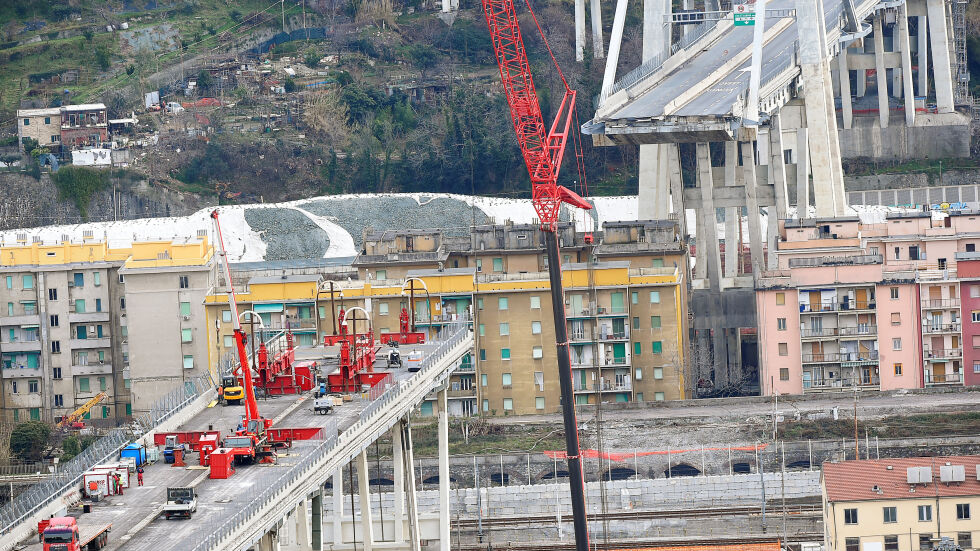 Половин година след трагедията в Генуа: Започна премахването на останките от моста „Моранди”