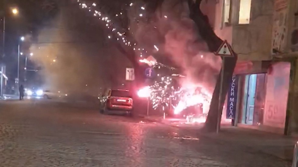 Пожар изпепели магазин за пиротехника в Пловдив