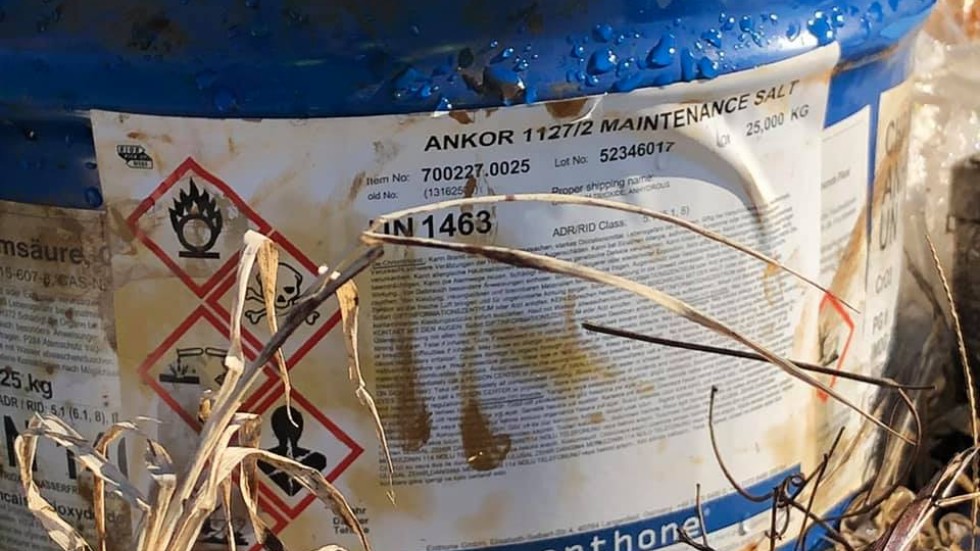 Над 14 т токсични отпадъци са изхвърлени край Гара Яна (СНИМКИ)