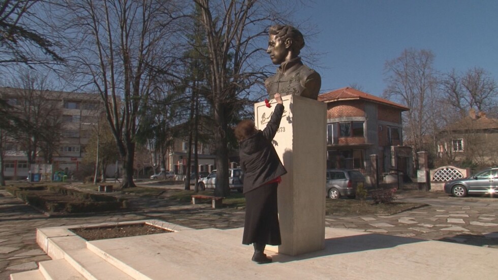 Пенсионерка дари всичките си спестявания за паметник на Левски