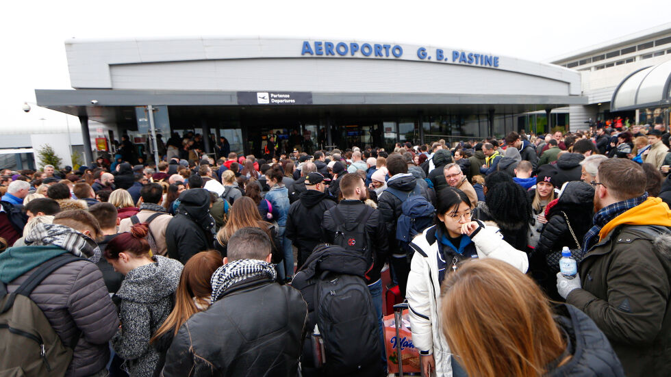 Пожар затвори летище „Чампино” в Рим 