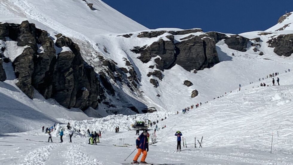 Един човек е загинал от падналата лавина в швейцарските Алпи