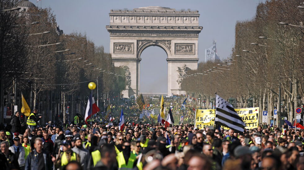 Протест на "жълтите жилетки" в Париж за 15-и пореден уикенд (ВИДЕО)