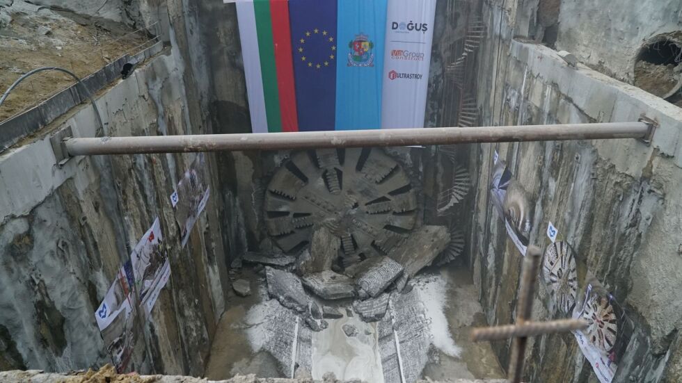 "Къртицата" на метрото изкопа 8 км и излезе на повърхността (СНИМКИ)