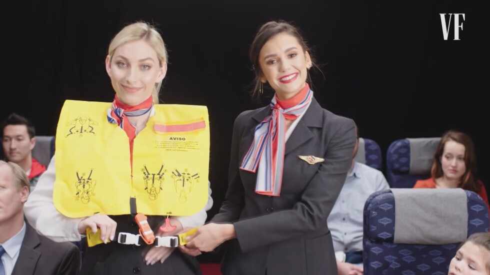 В пародийно видео: Нина Добрев обяснява на български език как се лети безопасно 