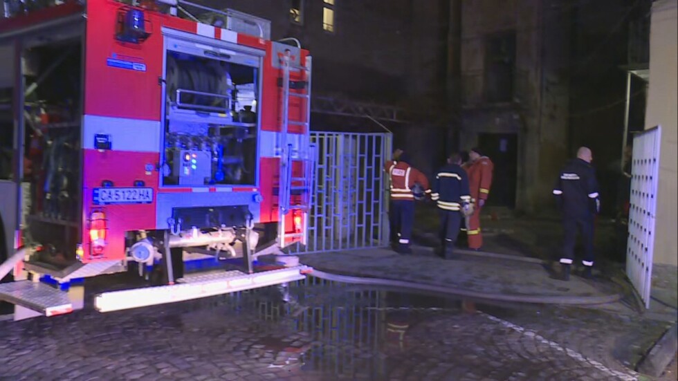 Пожар в жилищна кооперация в София, има загинал