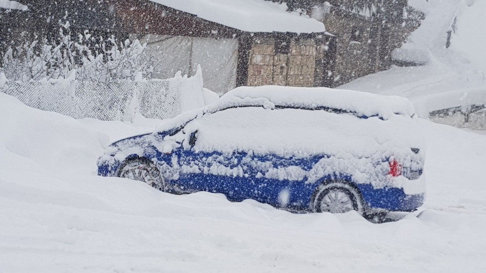 В Смолянско останаха без ток заради зимната обстановка
