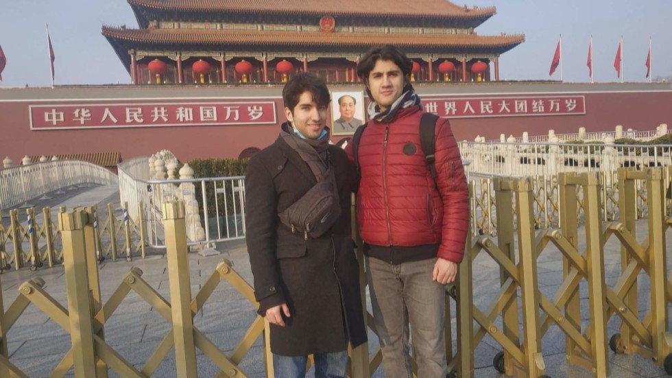 Българско семейство само си наложи карантина, след като синът им се върна от Китай