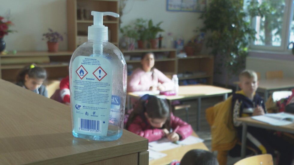 След грипната ваканция: Спазват ли се хигиенните препоръки на здравните власти в училищата?