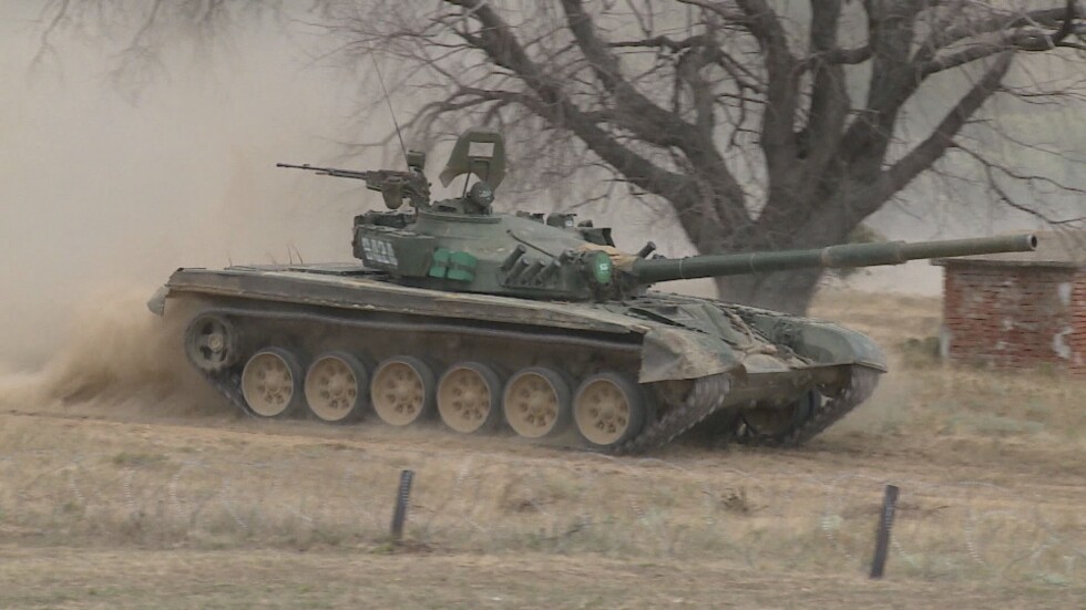 МО ще модернизира основния боен танк на армията Т-72