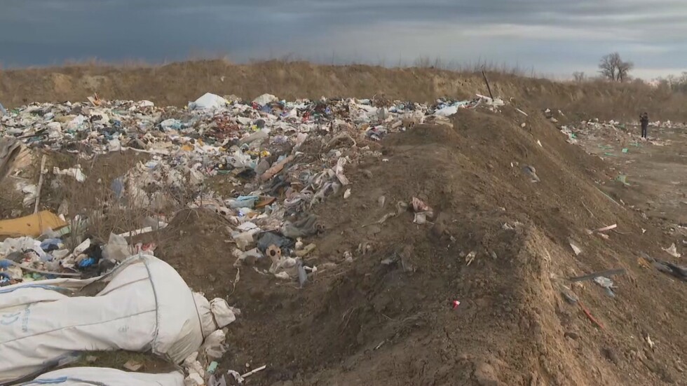 Боклук с неясен произход е открит в Червен бряг  