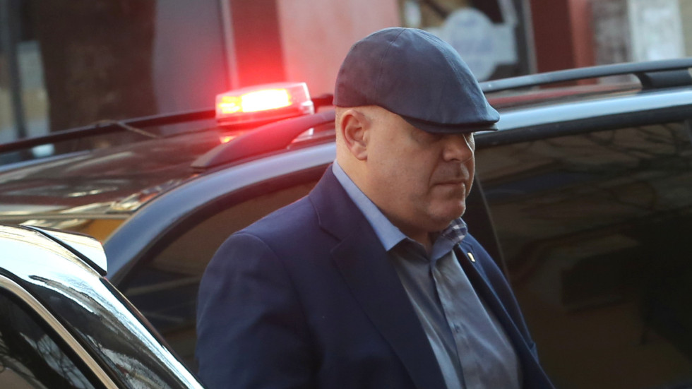 Прокуратурата: Гешев не се е снимал с изнасилена жена, Христо Иванов да му се извини