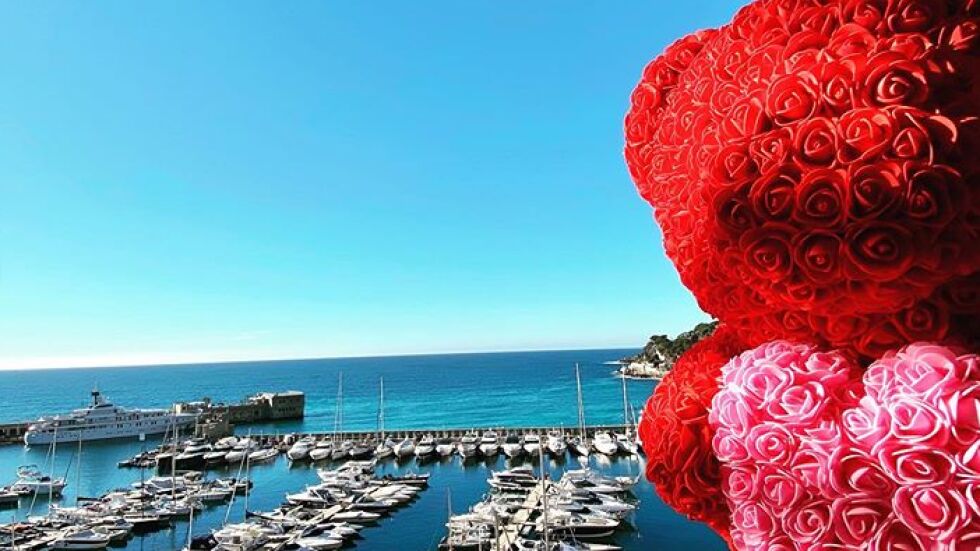 Гришо на Св. Валентин: Мече от рози и тайнствено любовно послание