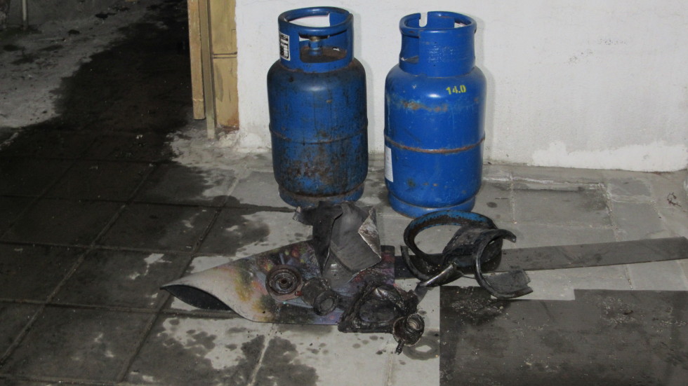 Взрив на газова бутилка в Русе предизвика пожар в къща