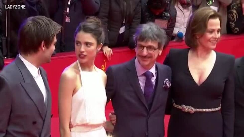 Звездите заложиха на класиката на червения килим на кинофестивала "Берлинале" (ВИДЕО)