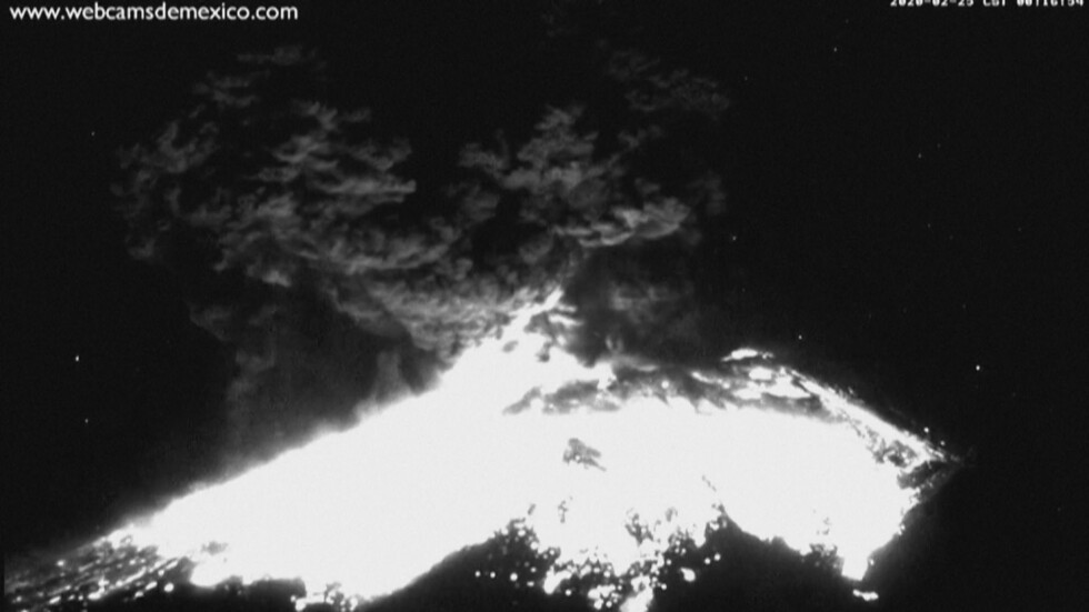 Мощно изригване на вулкана Попокатепетъл (ВИДЕО)