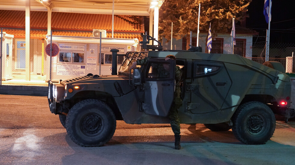 Засилено присъствие на военни и бойна техника на ГКПП Кастанес – Пазаркуле