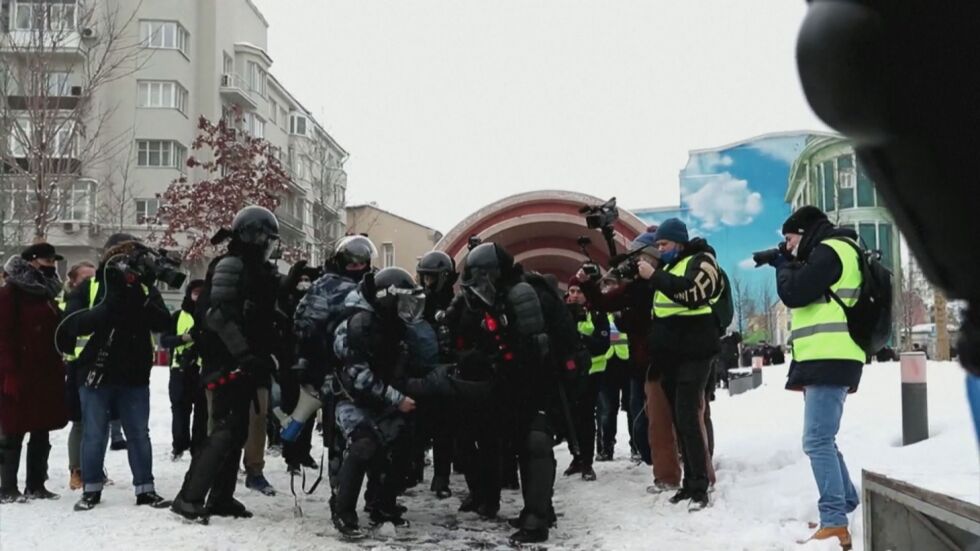 Над 5000 души са задържани в Русия при протести в подкрепа на Навални