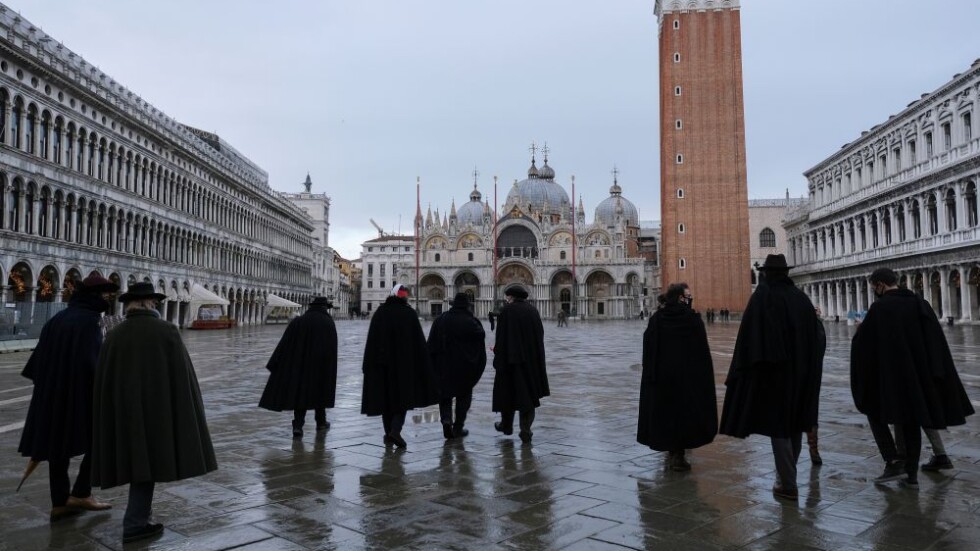 Венеция – тиха, пуста и без традиционния карнавал (ГАЛЕРИЯ)