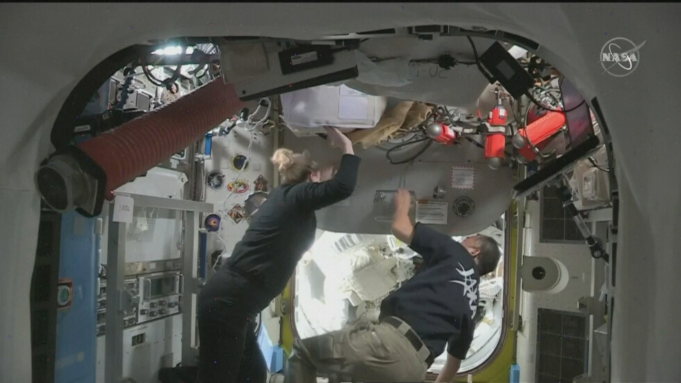 Американски астронавти от МКС монтираха нови камери на станцията